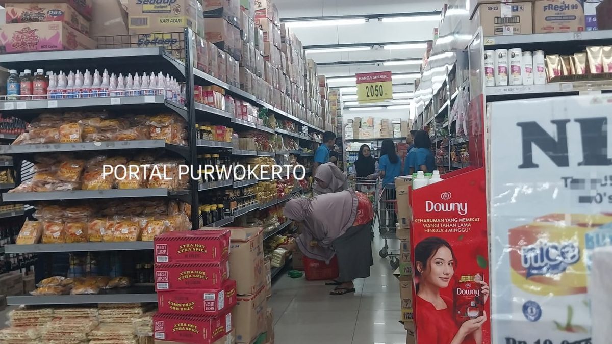 Alfamart MT Haryono: Jalan Menuju Kebutuhan Harian yang Tak Pernah Sepi